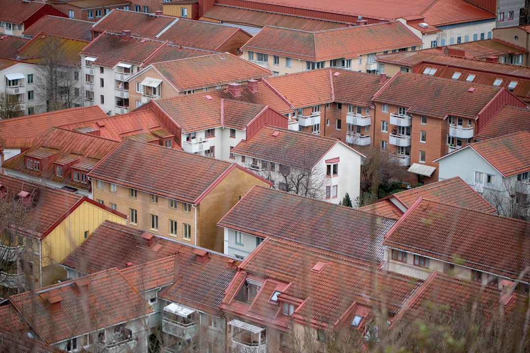 Izazovi i transformacije u Švicarskoj: Stanovanje, imigracija i kulturna dinamika